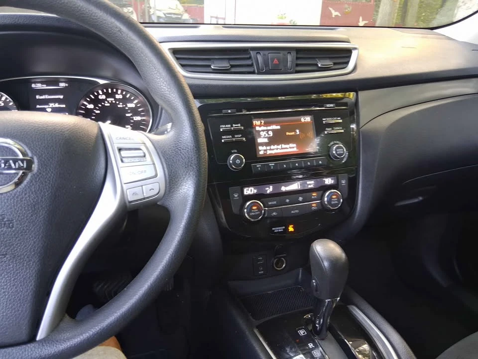 2016 Nissan Rogue - Image 2 of 6