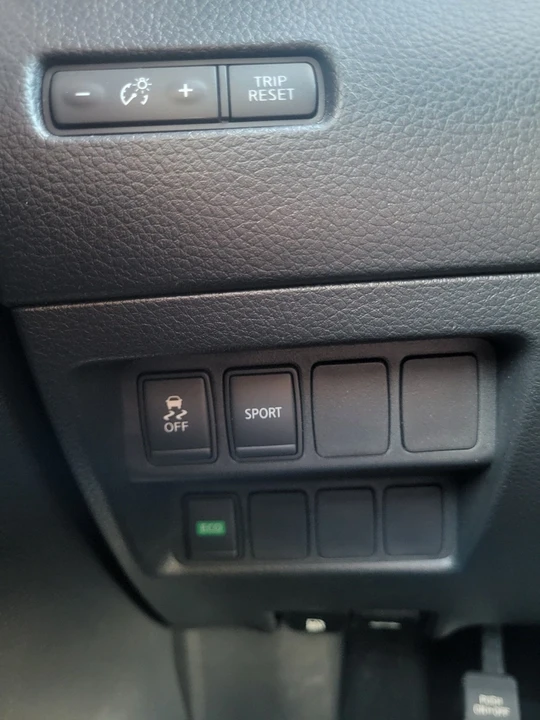 2016 Nissan Rogue - Image 16 of 19