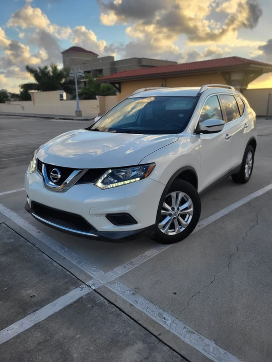 2016 Nissan Rogue - Image 2 of 19
