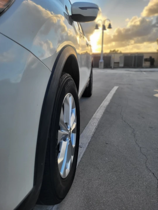 2016 Nissan Rogue - Image 8 of 19