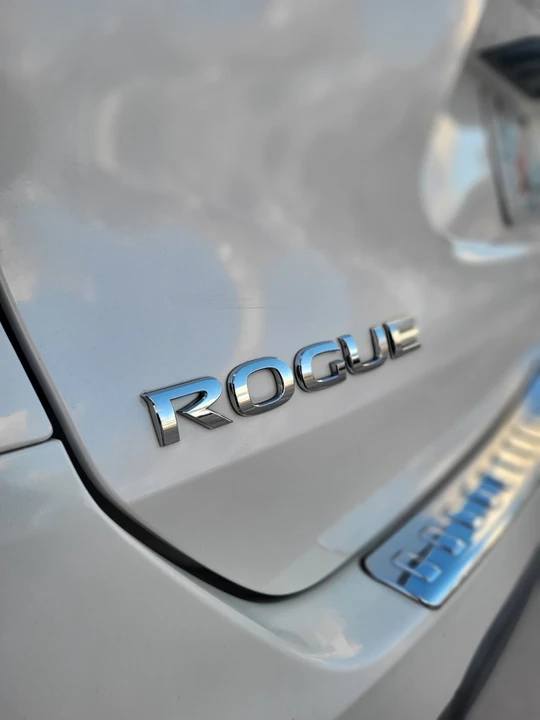 2016 Nissan Rogue - Image 9 of 19