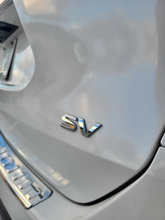 2016 Nissan Rogue - Image 10 of 19