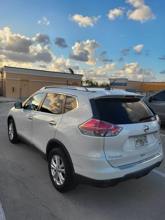 2016 Nissan Rogue - Image 7 of 19