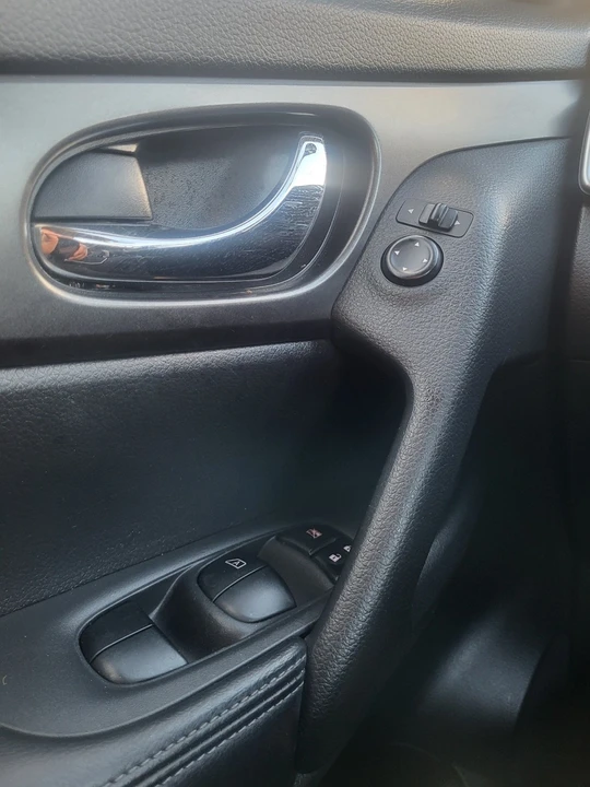 2016 Nissan Rogue - Image 13 of 19