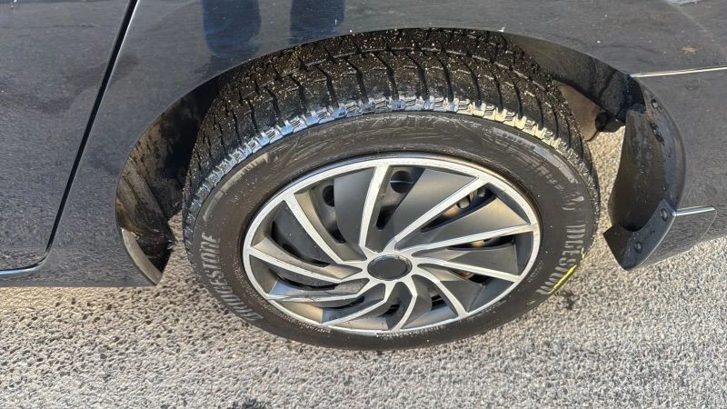 2016 Nissan Sentra 7th Gen - Image 9 of 12
