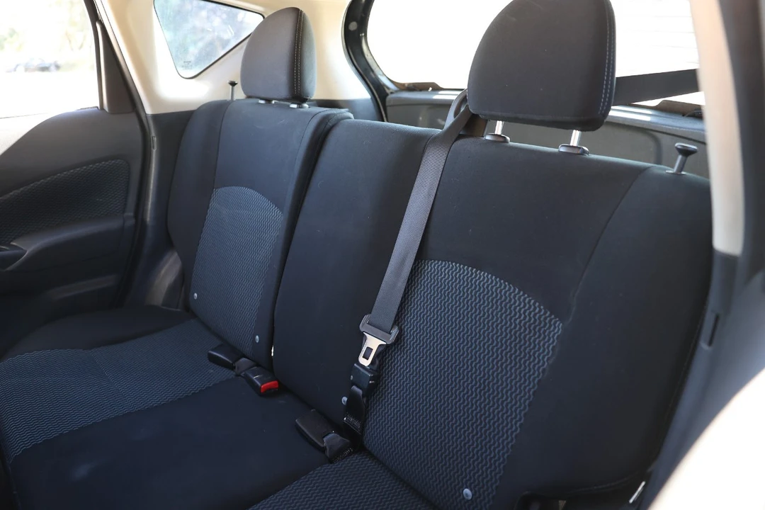 2016 Nissan Versa - Image 8 of 12