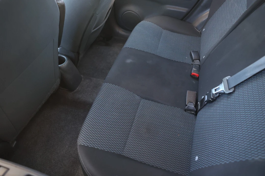 2016 Nissan Versa - Image 10 of 12