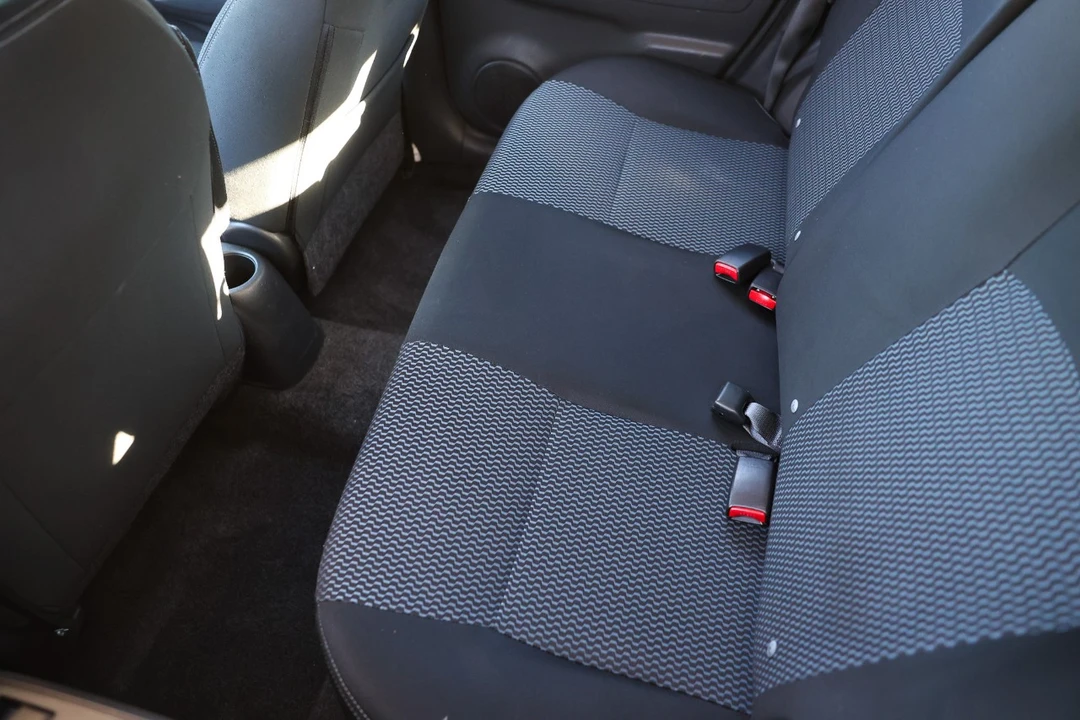 2016 Nissan Versa - Image 10 of 12