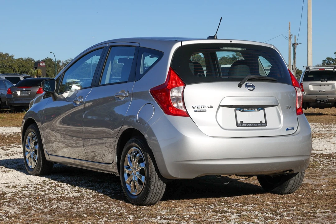 2016 Nissan Versa - Image 5 of 12