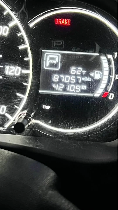2016 Nissan Versa - Image 14 of 17