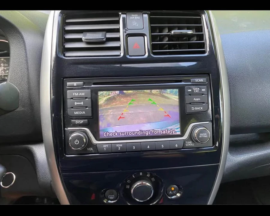 2016 Nissan Versa - Image 10 of 17