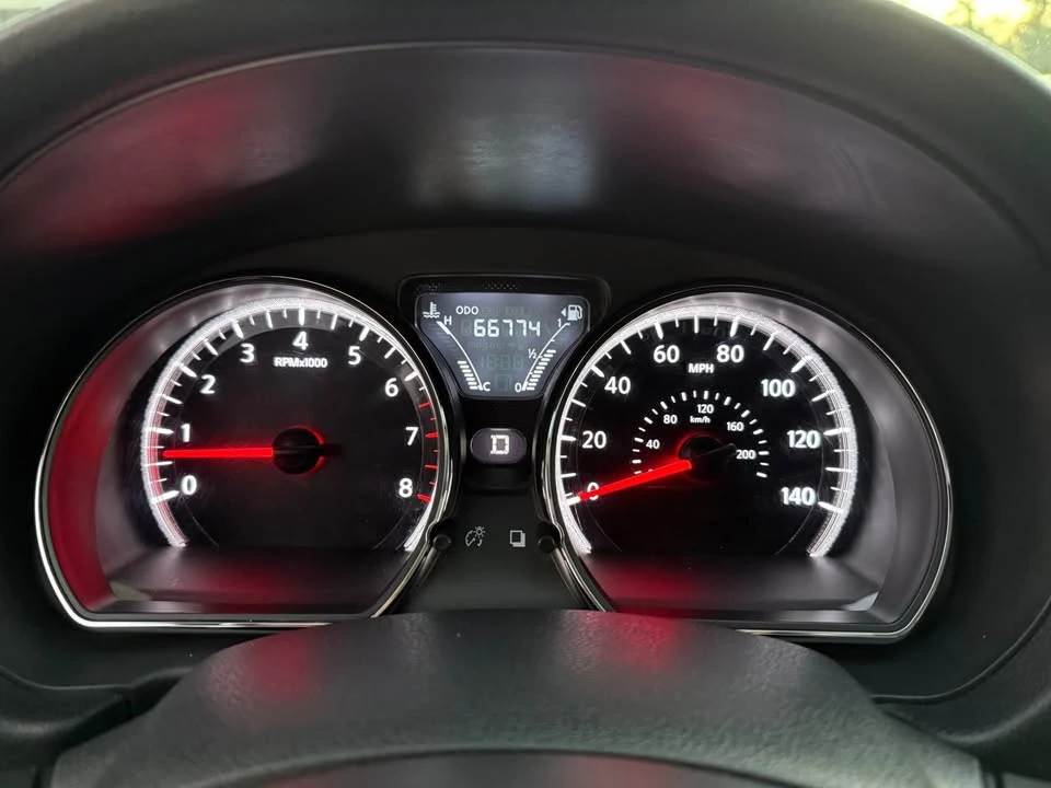 2016 Nissan Versa - Image 13 of 16