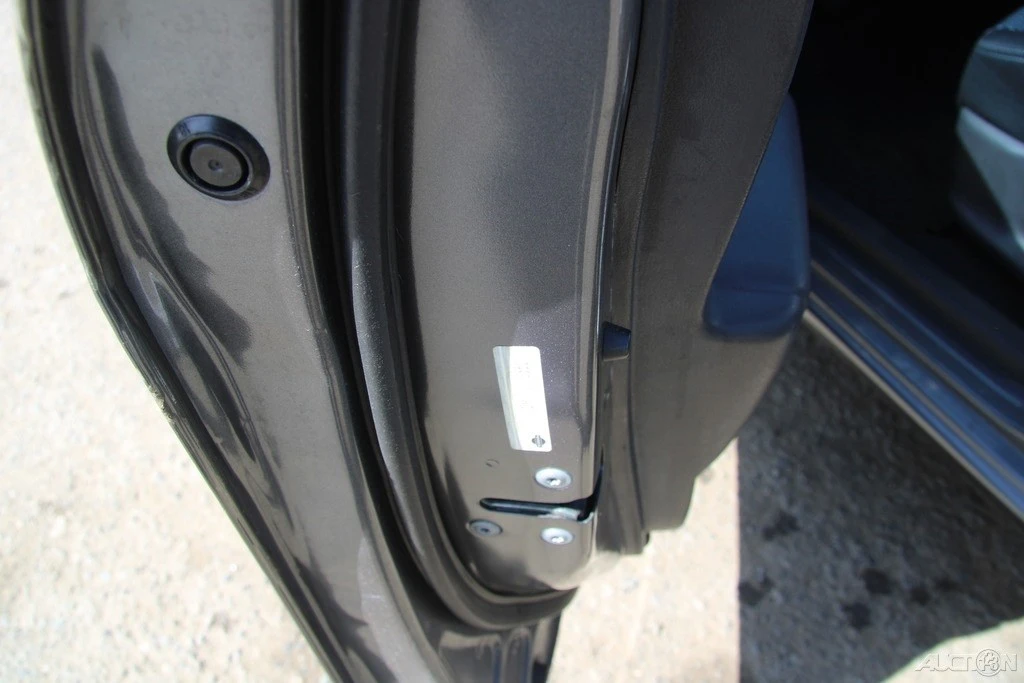 2016 Nissan Versa - Image 12 of 21