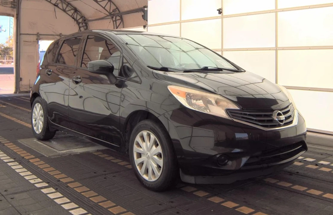 2016 Nissan Versa - Image 10 of 12