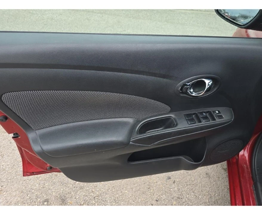 2016 Nissan Versa - Image 10 of 12