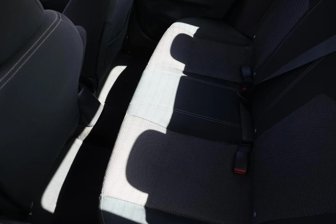 2016 Nissan Versa - Image 10 of 12