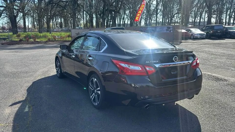 2016 Nissan Altima 5th Gen - Image 4 of 11