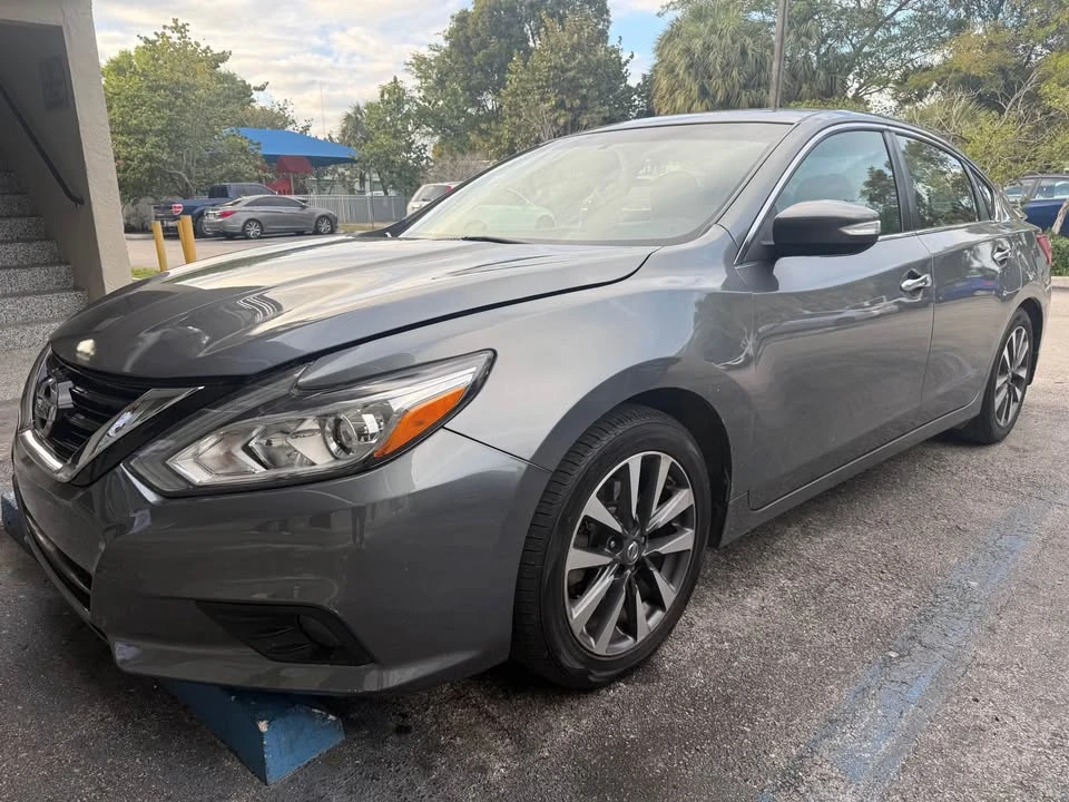 2016 Nissan Altima 5th Gen - Image 2 of 9