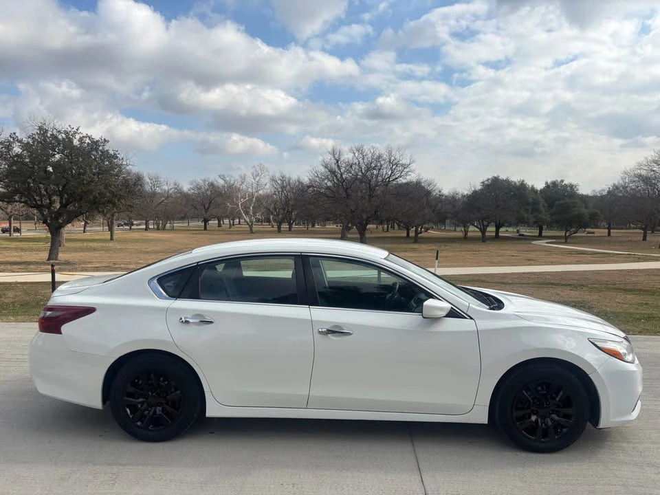 2016 Nissan Altima 5th Gen - Image 2 of 11