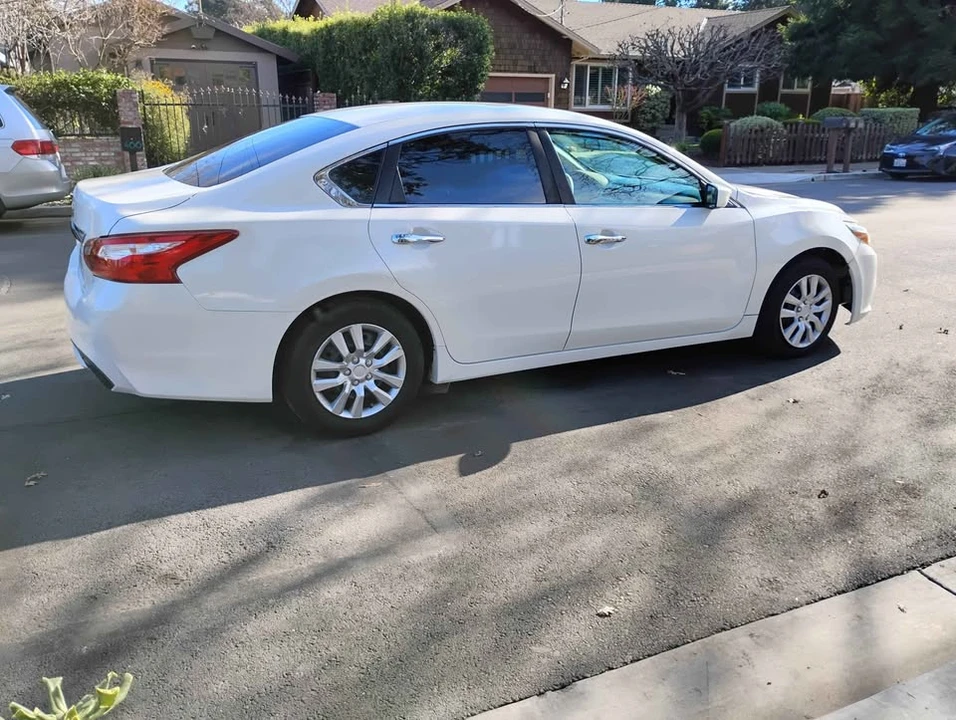 2016 Nissan Altima 5th Gen - Image 2 of 9