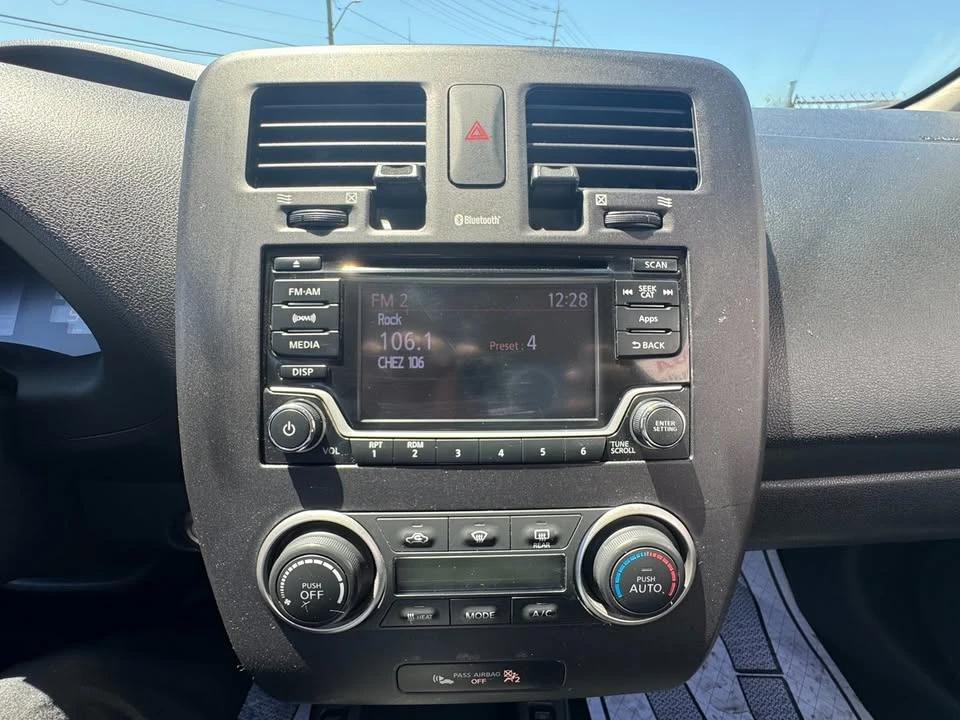 2016 Nissan Leaf - Image 16 of 20