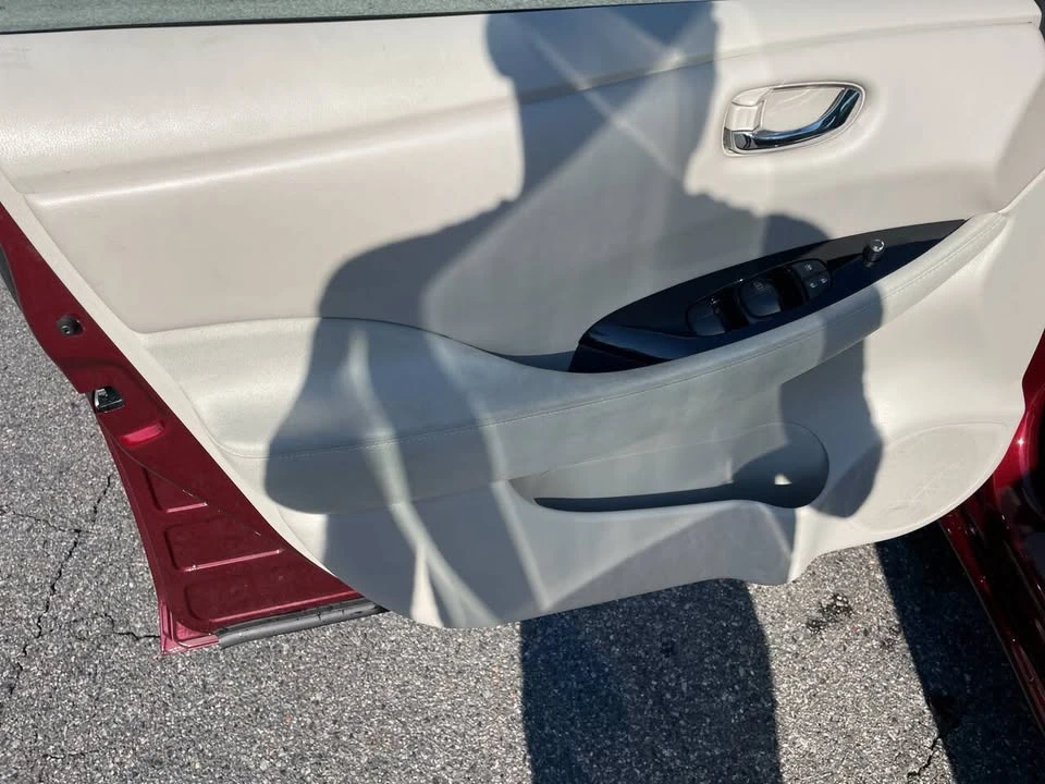 2016 Nissan Leaf - Image 15 of 19