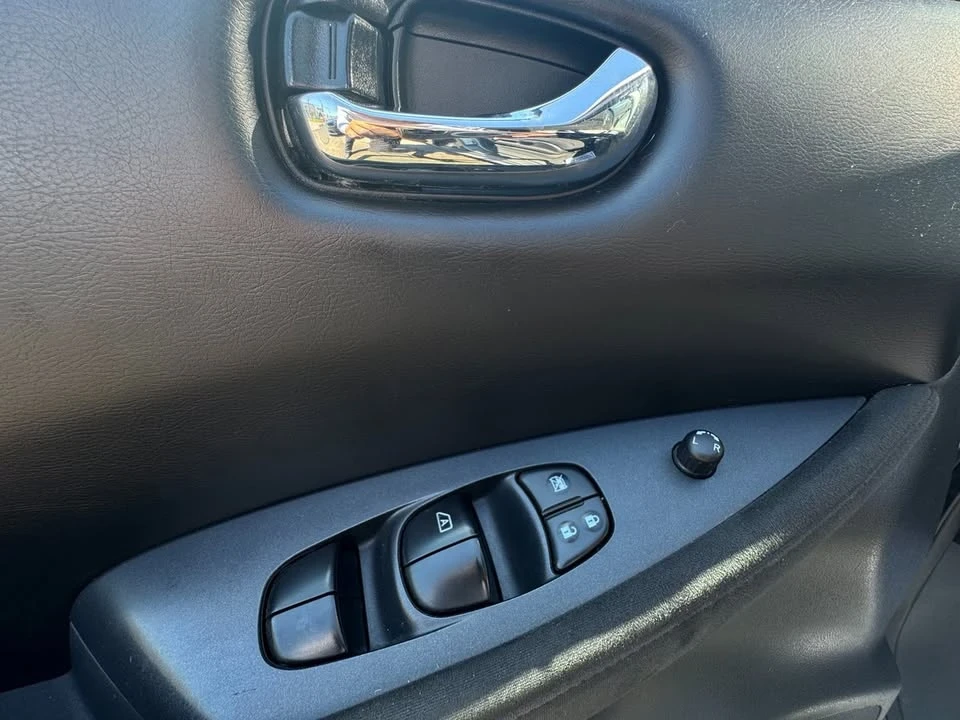 2016 Nissan Leaf - Image 12 of 20