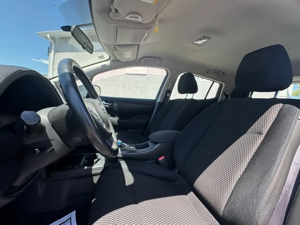 2016 Nissan Leaf - Image 11 of 20