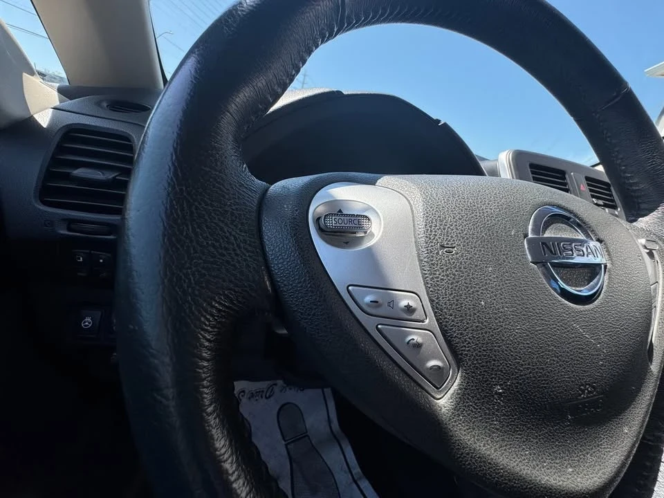 2016 Nissan Leaf - Image 9 of 20