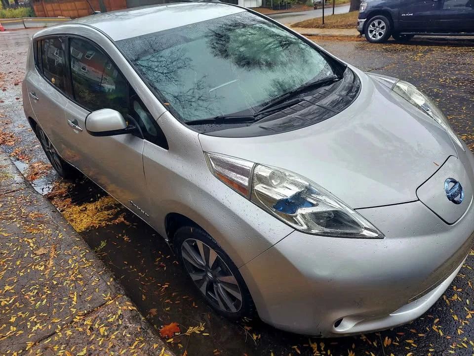 2016 Nissan Leaf - Image 2 of 12