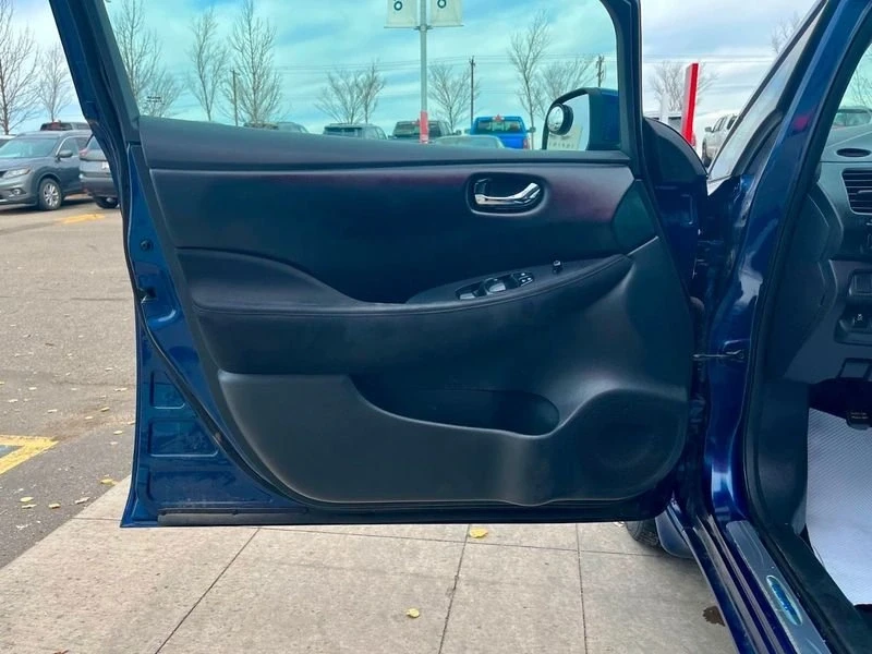 2016 Nissan Leaf - Image 9 of 19
