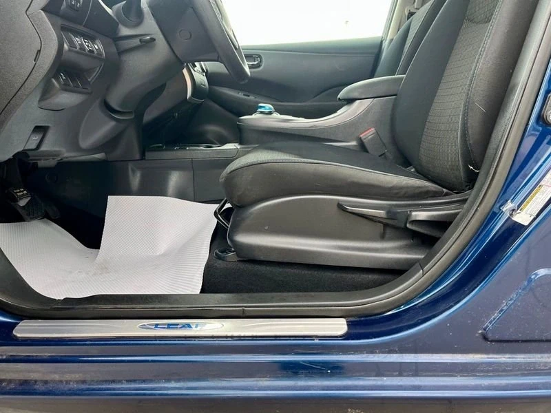 2016 Nissan Leaf - Image 10 of 19