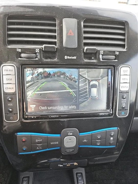 2016 Nissan Leaf - Image 14 of 19