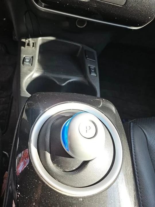 2016 Nissan Leaf - Image 10 of 19