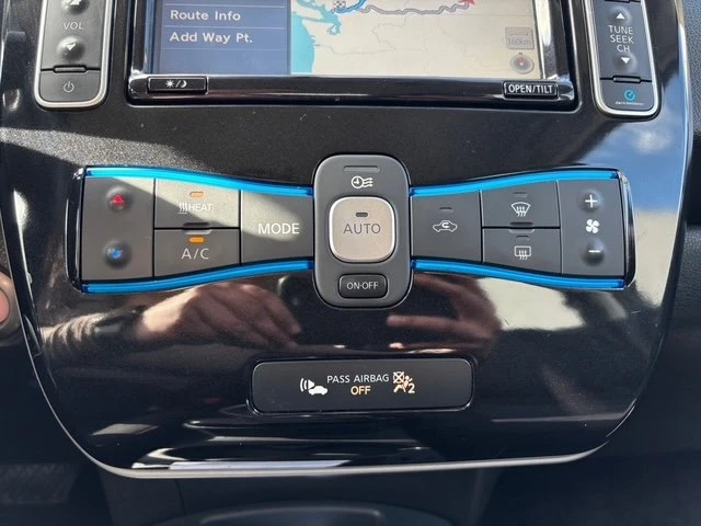2016 Nissan Leaf - Image 19 of 20
