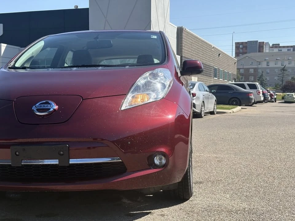 2016 Nissan Leaf - Image 8 of 20