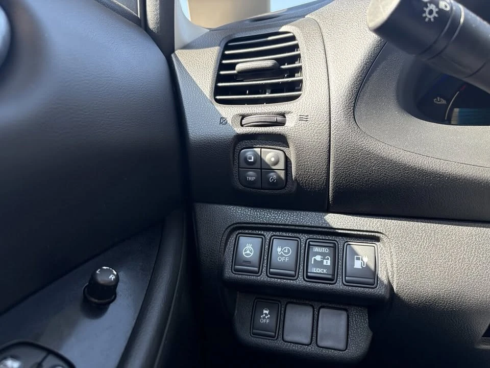 2016 Nissan Leaf - Image 17 of 20