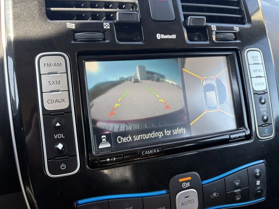 2016 Nissan Leaf - Image 13 of 20