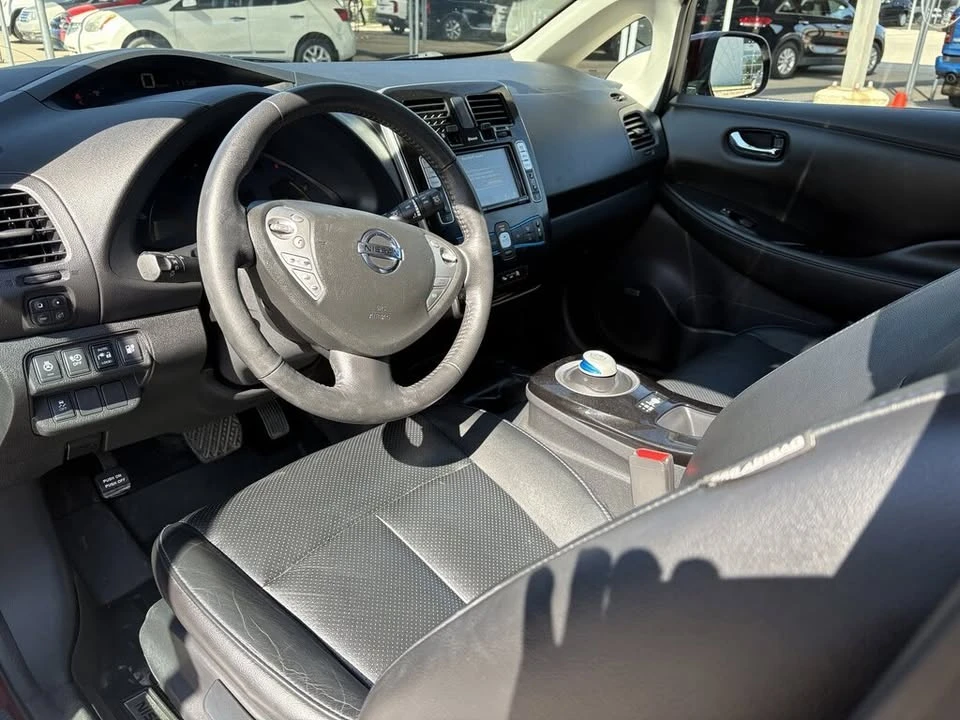 2016 Nissan Leaf - Image 12 of 20