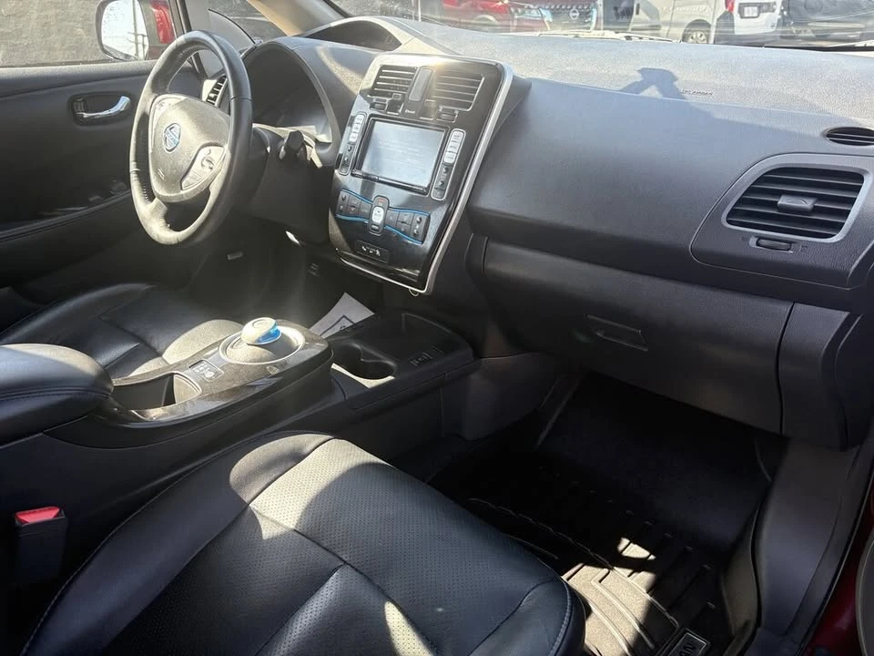 2016 Nissan Leaf - Image 11 of 20