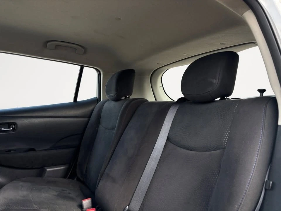 2016 Nissan Leaf - Image 11 of 20