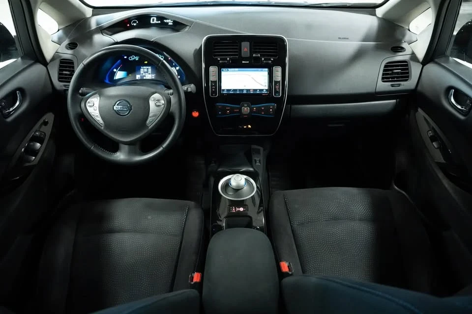 2016 Nissan Leaf - Image 8 of 13