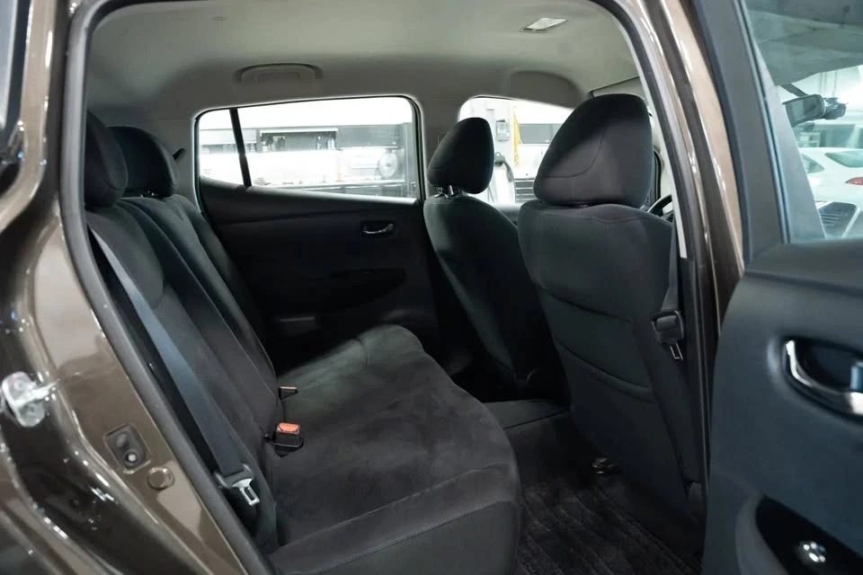 2016 Nissan Leaf - Image 12 of 13