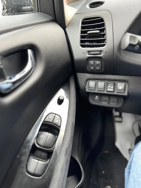 2016 Nissan Leaf - Image 15 of 17