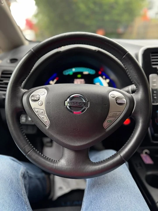2016 Nissan Leaf - Image 11 of 17