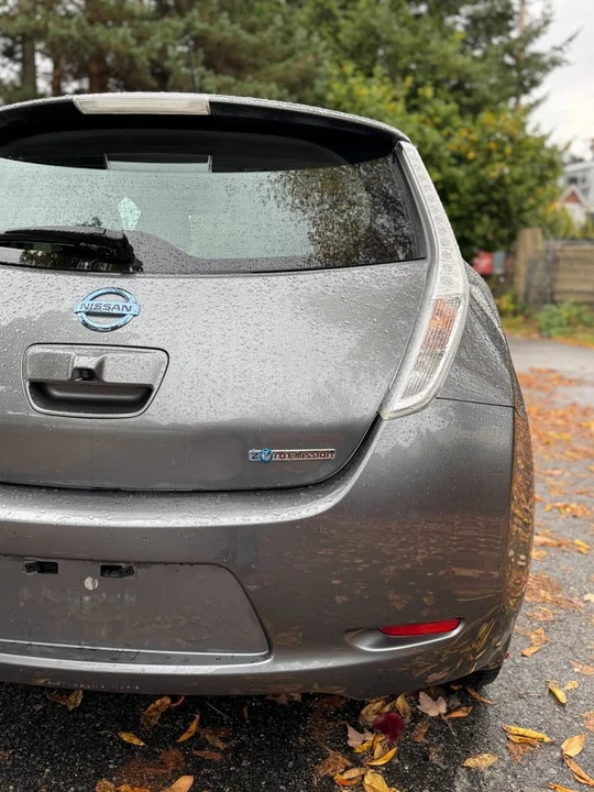 2016 Nissan Leaf - Image 5 of 17