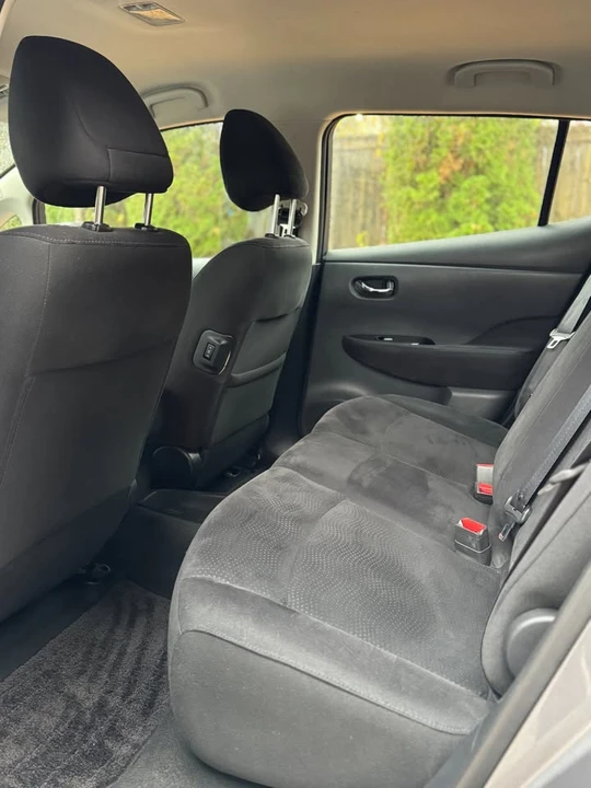 2016 Nissan Leaf - Image 9 of 17