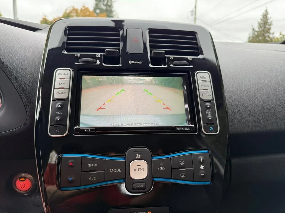 2016 Nissan Leaf - Image 11 of 20