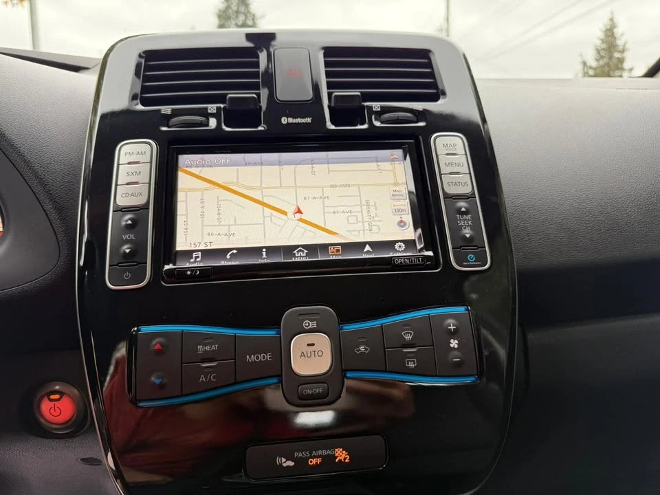 2016 Nissan Leaf - Image 12 of 20