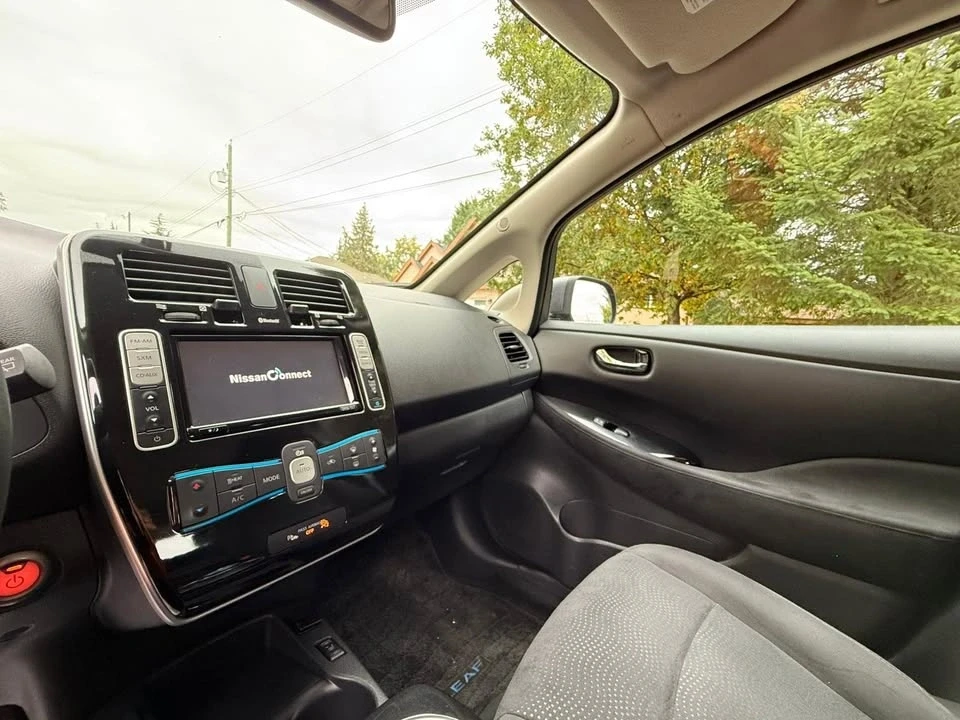 2016 Nissan Leaf - Image 10 of 20